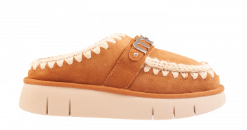 Mou Bounce Clog Metal Logo cognac Slipper